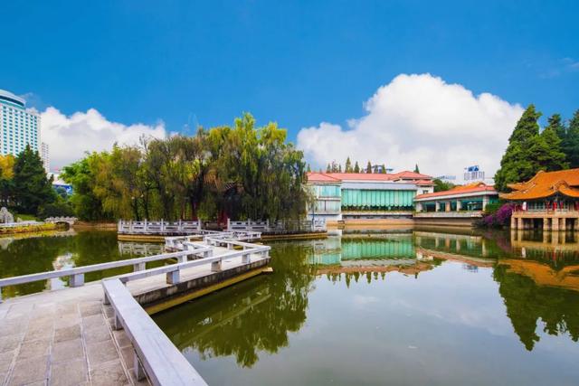 昆明十大必吃本地餐厅24小时营业（昆明这10家餐厅竟然是名人故居）(19)