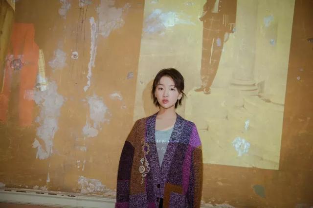 幕后之王周冬雨下巴怎么了(幕后之王女主角哪里是布小谷)(14)