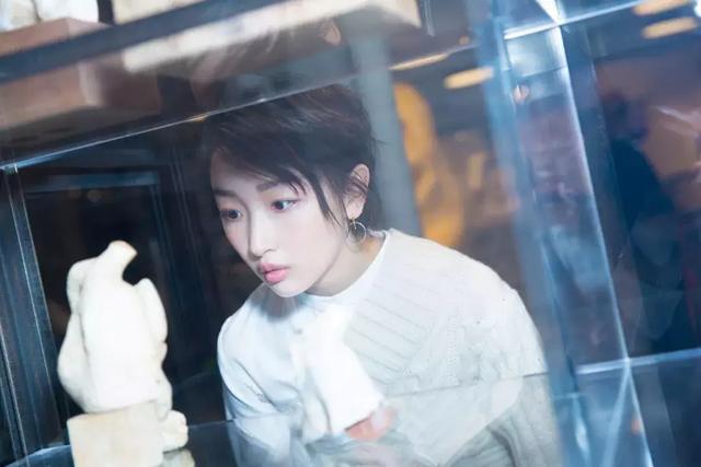 幕后之王周冬雨下巴怎么了(幕后之王女主角哪里是布小谷)(9)