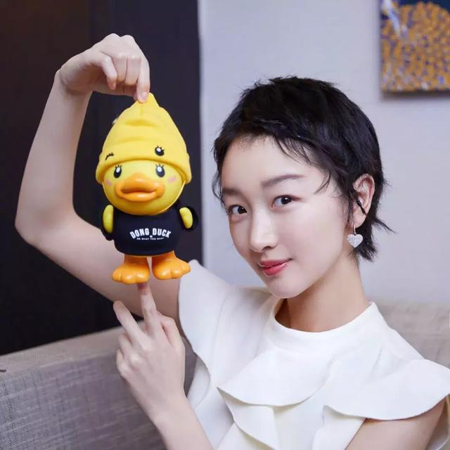 幕后之王周冬雨下巴怎么了(幕后之王女主角哪里是布小谷)(17)