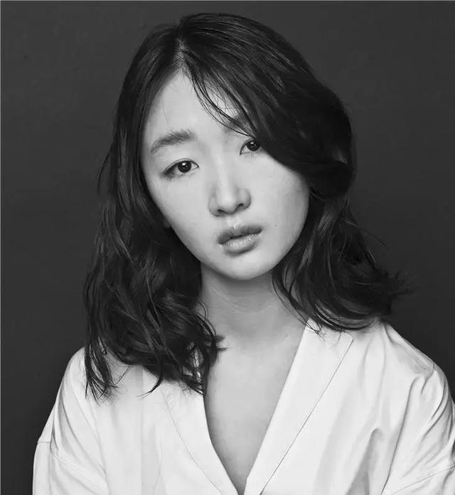 幕后之王周冬雨下巴怎么了(幕后之王女主角哪里是布小谷)(11)