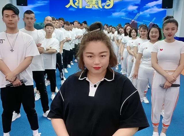 小黄飞的最新的二人转(二人转演员小黄飞)(8)