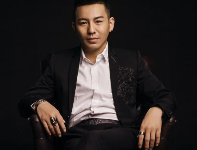 小黄飞的最新的二人转(二人转演员小黄飞)(7)