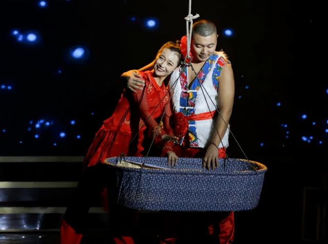 小黄飞的最新的二人转(二人转演员小黄飞)(4)