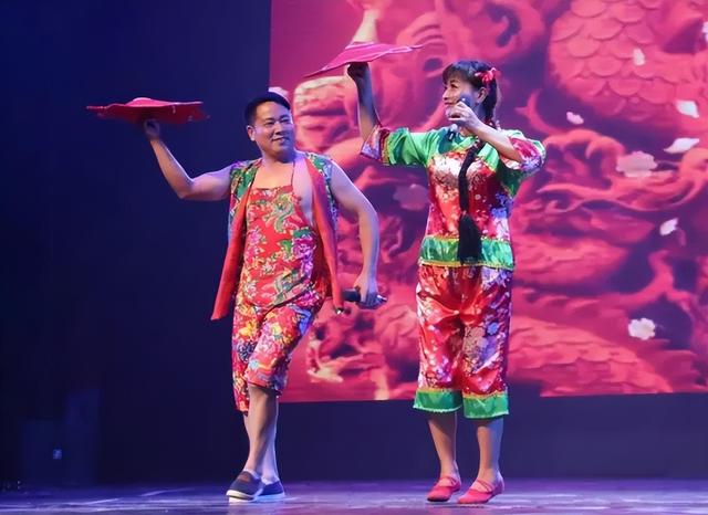 小黄飞的最新的二人转(二人转演员小黄飞)(3)