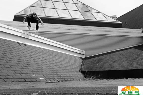 滑板初学者开始怎么练(滑板新手必学的10个动作)