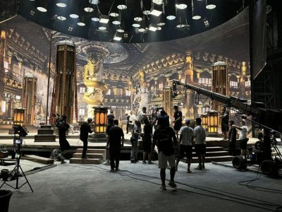 去横店探班后,我们发现绿幕正在被一块LED屏淘汰