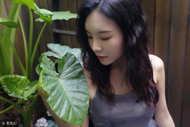 他曾被女神看不起,现在女神和他说话都小心翼翼