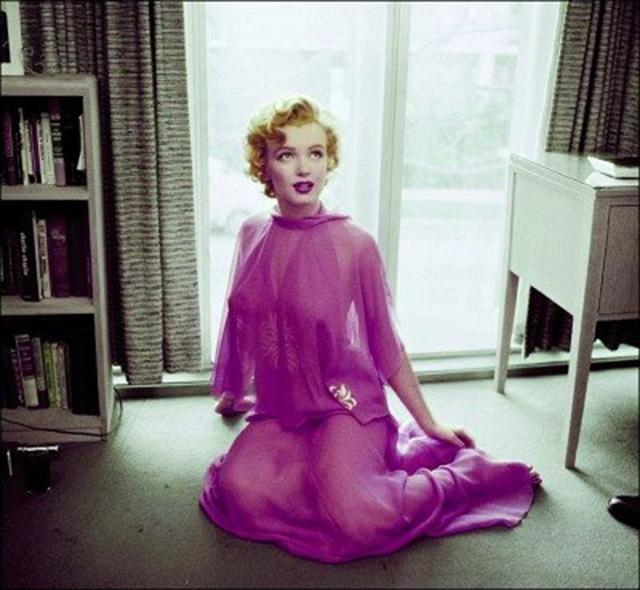 揭秘梦露死因（被肯尼迪兄弟抛弃）(2)