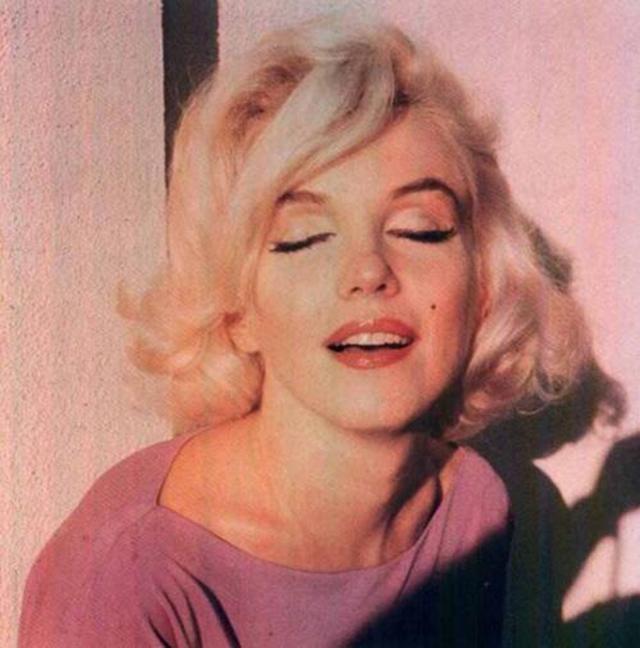 揭秘梦露死因（被肯尼迪兄弟抛弃）(4)