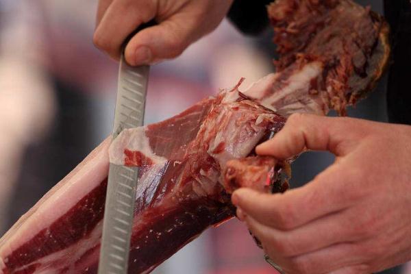 金华火腿和腊肉哪个好吃 金华火腿和腊肉哪个贵 金华火腿和腊肉哪个好吃 金华火腿和腊肉哪个贵