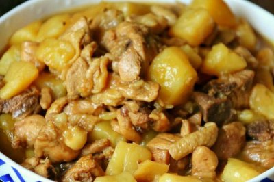 ​咖喱土豆炖鸡腿，鸡腿鲜嫩，土豆软糯，美味超好吃