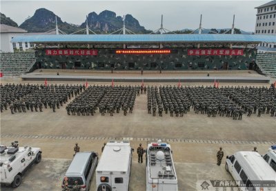 ​新兵野营拉练：用汗水淬火“兵之初”