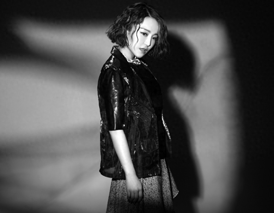 百变音乐才女崔子格 黑白大片共赏