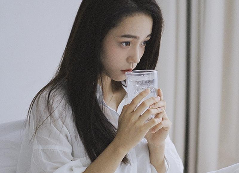 一个人越是没钱，就越要大方地在两方面投资，才是真聪明