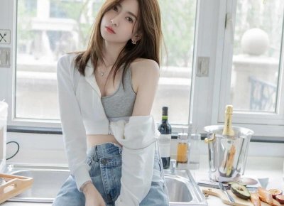 ​多摸摸能让胸变大？