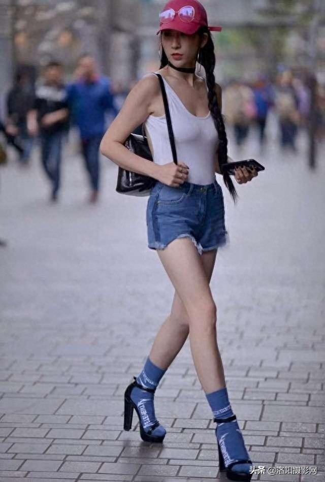 10个美女，一个比一个身材美