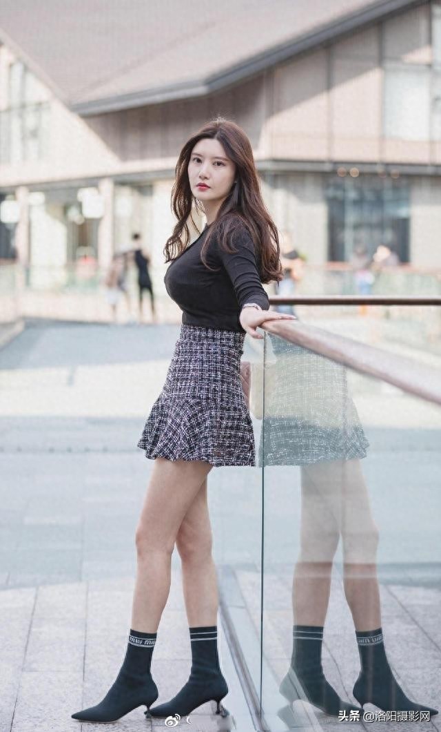 10个美女，一个比一个身材美