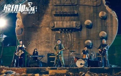 ​高19.1米！《缝纫机乐队》的大吉他重回摇滚之城！