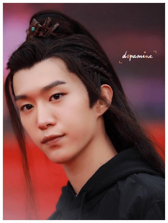 范丞丞首部古装剧造型曝光，是美男儿没错了，侧脸却暴露五官缺点