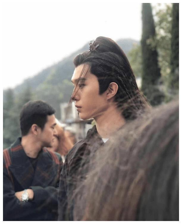 范丞丞首部古装剧造型曝光，是美男儿没错了，侧脸却暴露五官缺点