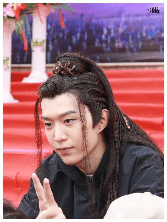 范丞丞首部古装剧造型曝光，是美男儿没错了，侧脸却暴露五官缺点