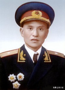 ​原第二炮兵部队司令员——李水清