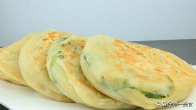 ​葱油饼的简单做法，酥脆掉渣，咸香味美，不错的早餐之选