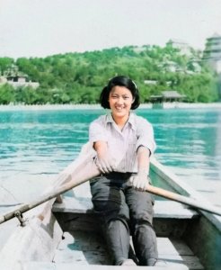 ​章含之和女儿洪晃、外孙平平的罕见合影，一家人非常幸福！