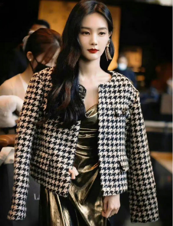 被李一桐“圈粉”了!下班图都这么好看,这才叫“老天爷赏饭吃”