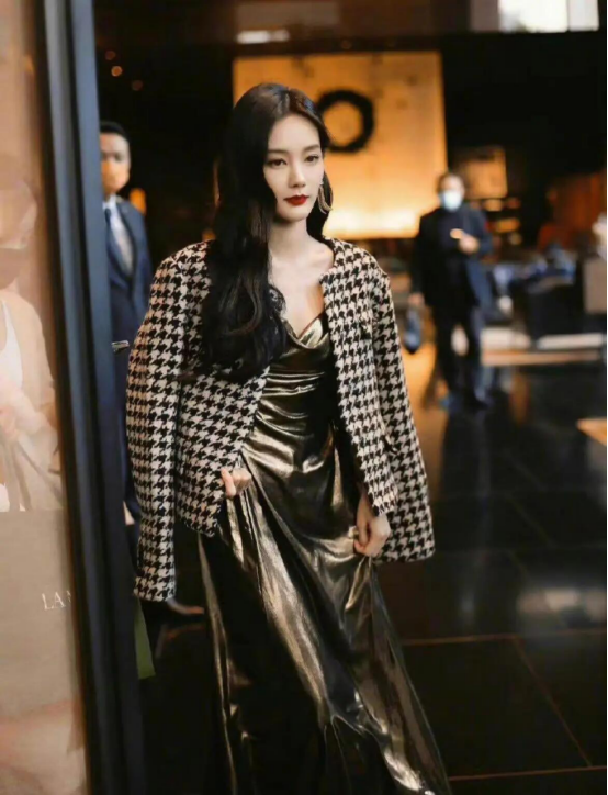 被李一桐“圈粉”了!下班图都这么好看,这才叫“老天爷赏饭吃”