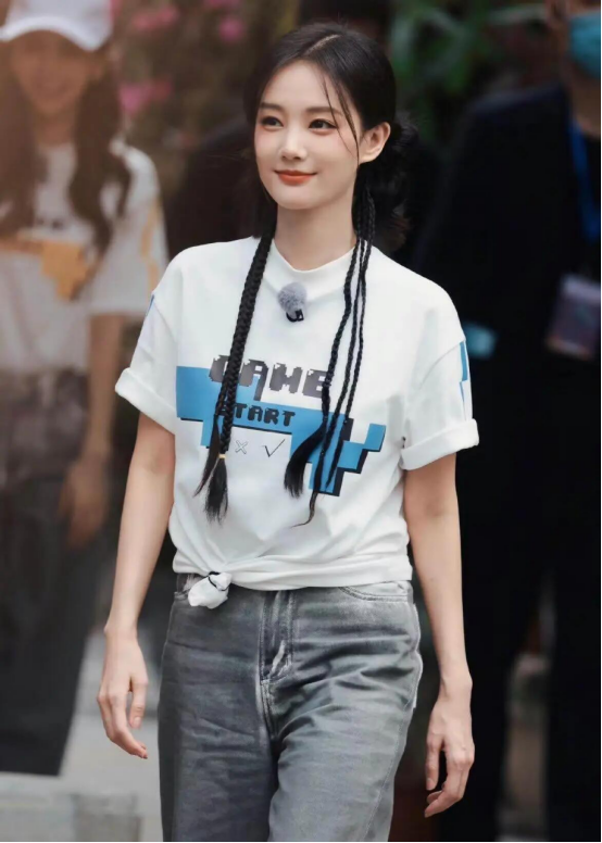 被李一桐“圈粉”了!下班图都这么好看,这才叫“老天爷赏饭吃”