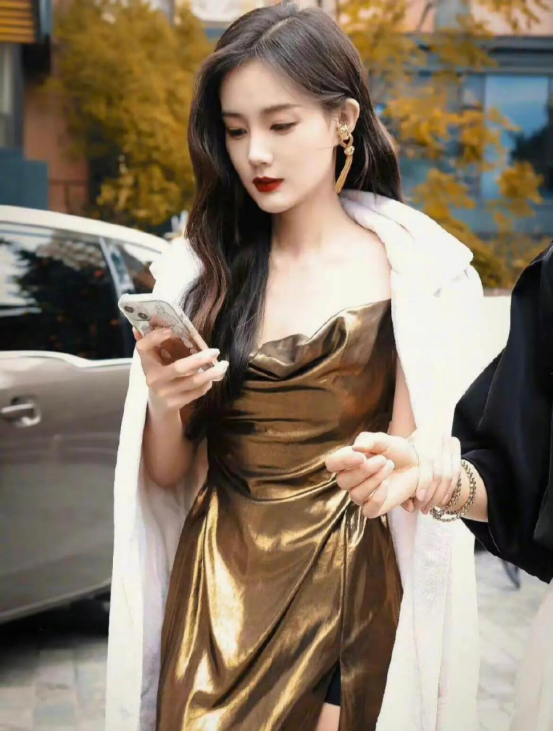 被李一桐“圈粉”了!下班图都这么好看,这才叫“老天爷赏饭吃”