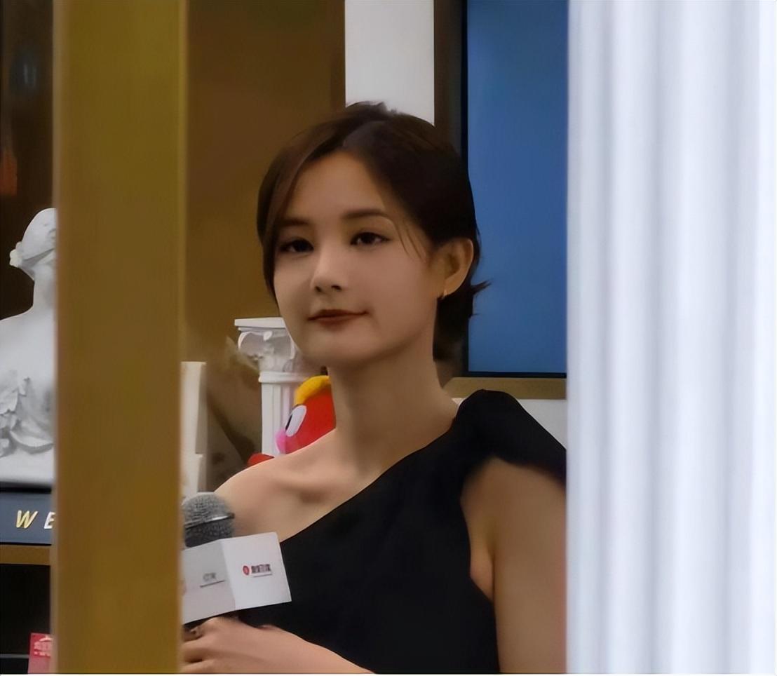 被李一桐“圈粉”了!下班图都这么好看,这才叫“老天爷赏饭吃”