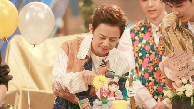 何炅简介个人资料（就一点不奇怪了）