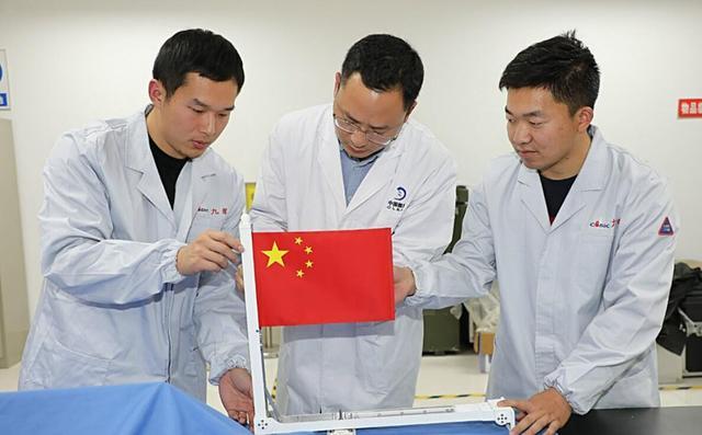 美国登月的真伪（看到月球上的五星红旗）(8)