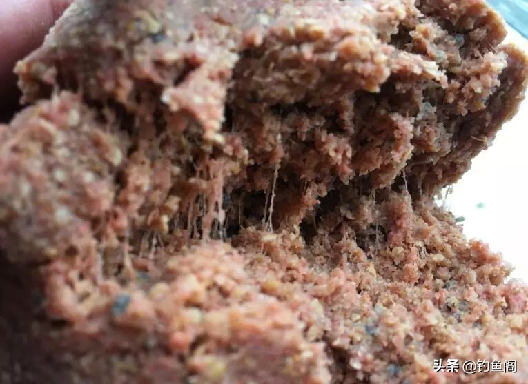 拉饵太散不成团（鱼饵怎么调配才不容易散）(图6)