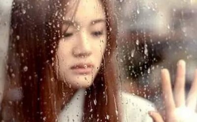 ​喜欢下雨天的女孩性格，该怎么去追她？