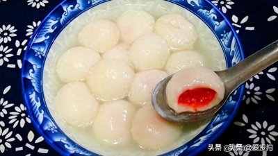 ​煮汤圆时，水开下锅是大错！牢记3要点，香甜软糯，不破皮不流馅
