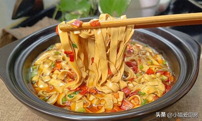 ​花5块钱就能做一大碗东北老汤干豆腐，咸鲜微辣，开胃好吃