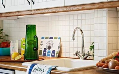 ​家庭除湿除潮妙招：衣柜除潮可用报纸