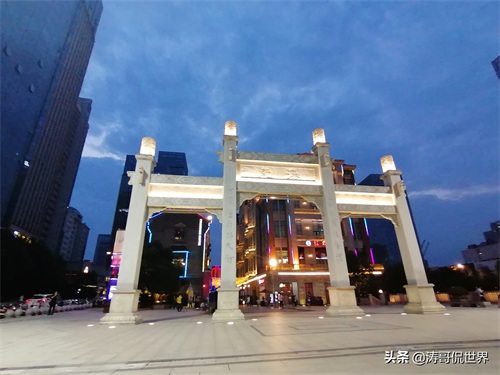 总投资500亿元的楚河汉街，你不来逛一逛吗？