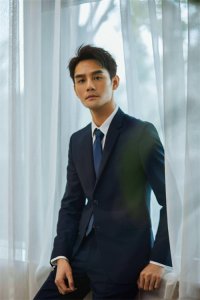 ​正午阳光独宠的8位男星，有人被称“亲儿子”，有人咋捧也不红