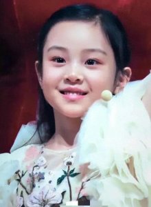 ​李小璐的女儿甜馨为什么会被骂到退网？星二代活该承受这一切？