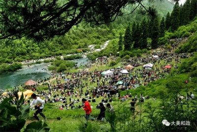 ​民间的狂欢节——松鸣岩花儿会