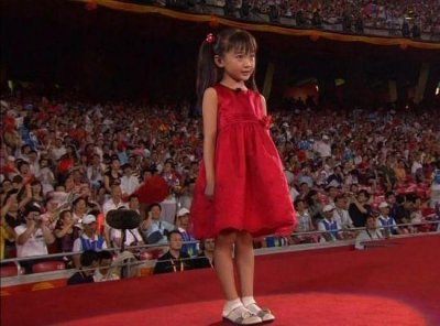 ​2008年北京奥运会，林妙可“假唱”，张艺谋追悔莫及