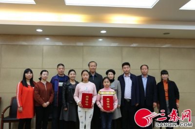 ​铜川“最美孝心少年”赵梓涵 照顾病母7年 孝心感动四邻