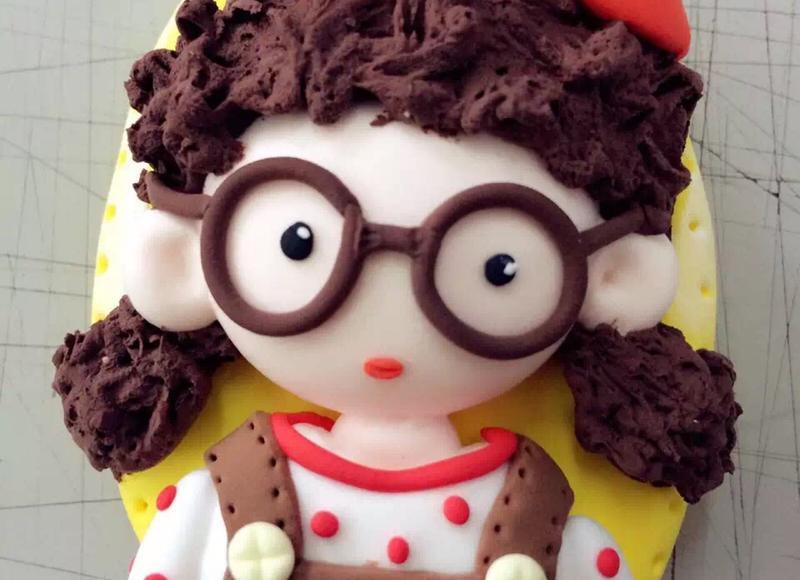 张天爱马尾，28岁张天爱银色亮片裙搭配利落马尾和性感红唇点缀