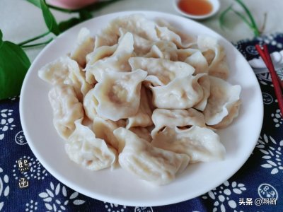 ​萝卜馅饺子这样做，鲜嫩多汁，不辛不辣，闺女连说比肉丸的还香