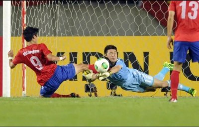 ​硬汉门将曾诚：从第一滴血到遍体鳞伤，战斗到底无怨无悔